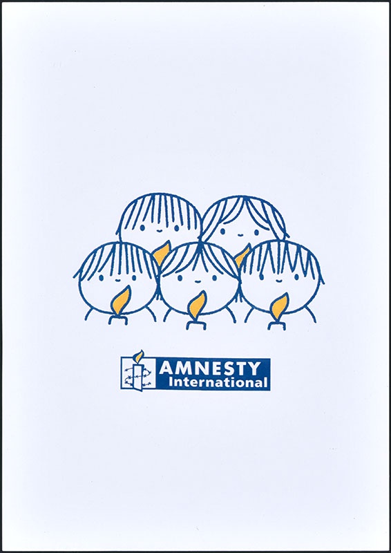 kinderen met brandende kaarsen voor Amnesty International